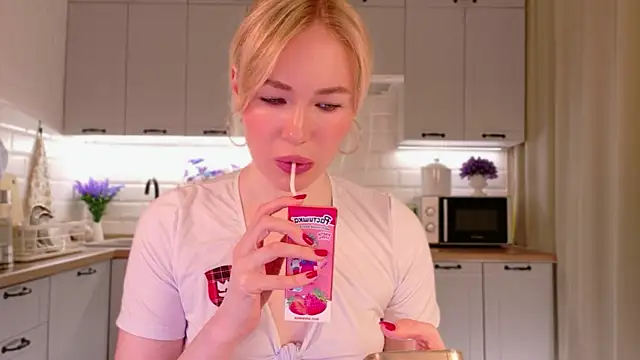 Veronika Mitchel online show from November 19, 2025, 1:55 pm