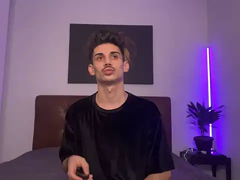 DanielCrush1 online show from January 8, 2025, 10:37 am