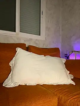 KarlaLuar  online show from November 18, 2025, 10:14 pm