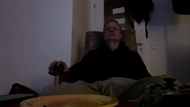 Snapshot of Cordt27 chatting on May 6, 2026, 7:52 pm Cordt27 online show from May 6, 2026, 7:52 pm