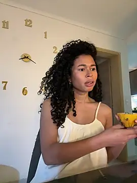 GabriSaenz online show from December 19, 2024, 1:18 am