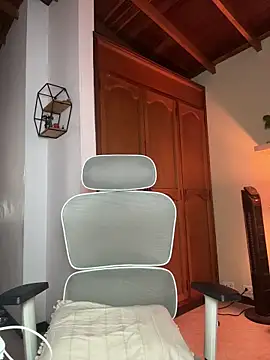 GabriSaenz online show from July 4, 2026, 2:12 pm