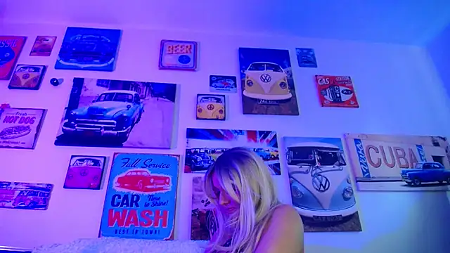 Tinkerbell822 online show from February 12, 2025, 1:27 pm