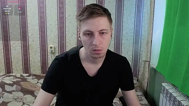 Snapshot of darienlarge chatting on June 8, 2026, 3:45 pm darienlarge online show from June 8, 2026, 3:45 pm
