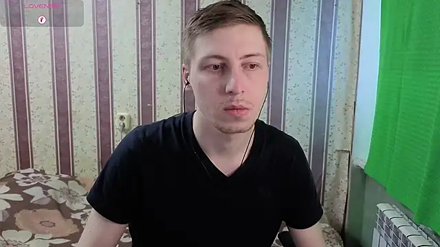 Snapshot of darienlarge chatting on June 27, 2026, 6:40 am darienlarge online show from June 27, 2026, 6:40 am