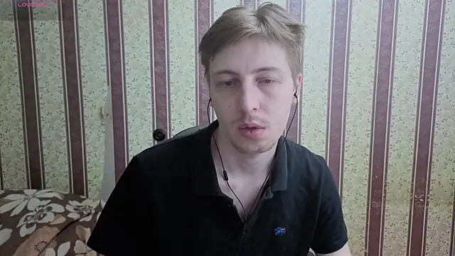 Snapshot of darienlarge chatting on July 29, 2026, 8:01 am darienlarge online show from July 29, 2026, 8:01 am