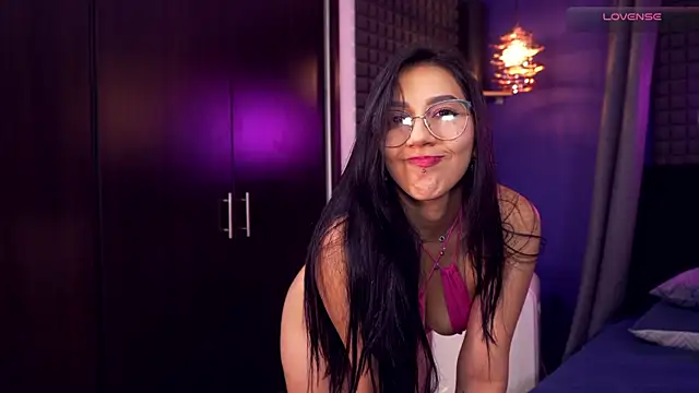 bull vixen2001 online show from April 14, 2026, 12:27 am