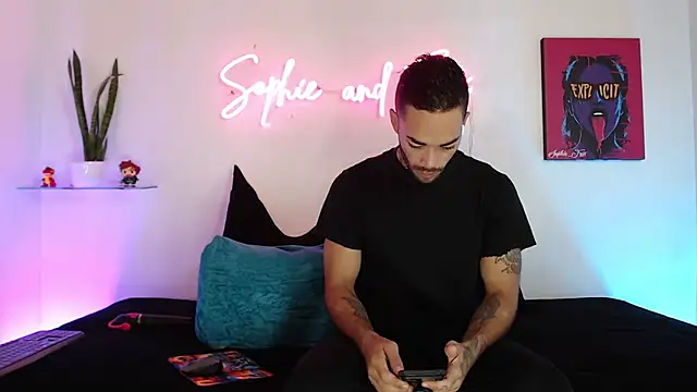 SophieFoxx17 online show from October 15, 2025, 12:16 pm