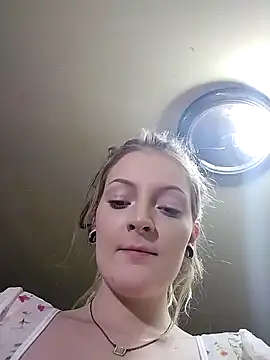 xomikaylaxo online show from January 24, 2025, 3:32 am