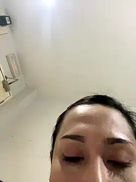 Snapshot of Sanieku chatting on January 8, 2026, 12:57 am Sanieku online show from January 8, 2026, 12:57 am