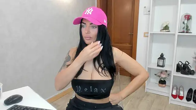 ElisaBaxter online show from September 28, 2025, 5:46 am