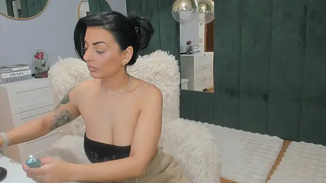 ElisaBaxter online show from January 15, 2026, 4:17 am