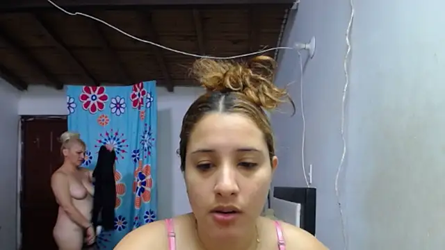 Nicolle Milf online show from October 28, 2025, 5:59 pm