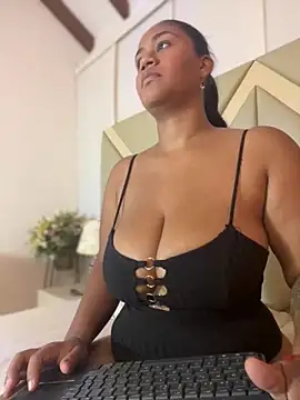 SSCARLETH  online show from November 4, 2025, 11:31 am