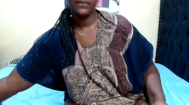 Toomuchbooty33 online show from February 12, 2025, 9:01 pm