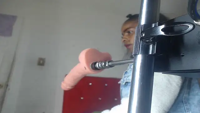 Snapshot of Devill_x chatting on March 11, 2026, 12:05 am Devill x online show from March 11, 2026, 12:05 am