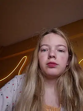 Snapshot of -veranito- chatting on September 22, 2025, 3:08 am -veranito- online show from September 22, 2025, 3:08 am