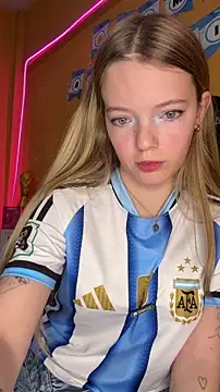 Snapshot of -veranito- chatting on June 17, 2026, 12:46 am -veranito- online show from June 17, 2026, 12:46 am