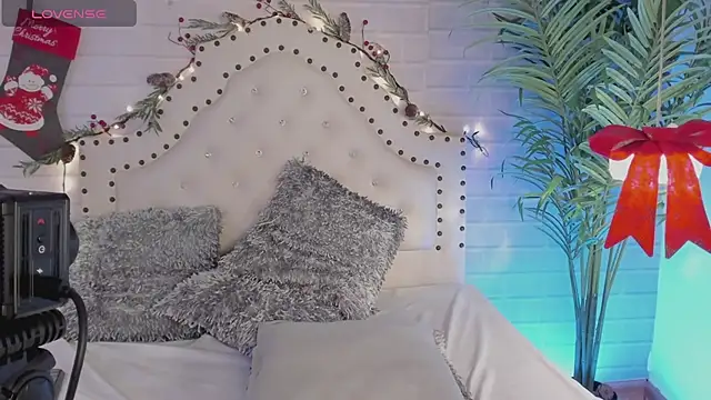 Snapshot of _Eurekaa_ chatting on December 13, 2024, 11:39 pm Eurekaa online show from December 13, 2024, 11:39 pm