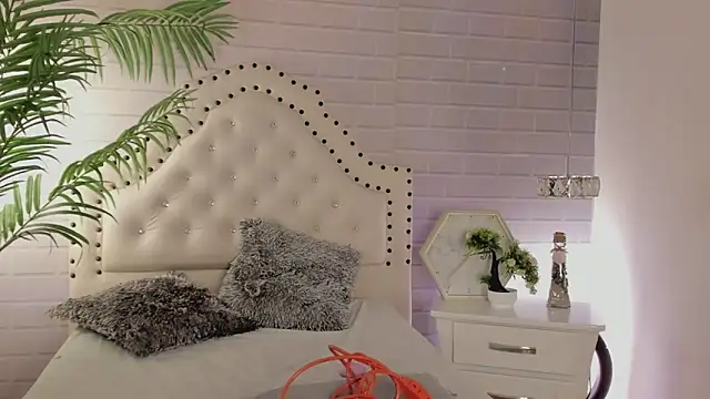 Snapshot of _Eurekaa_ chatting on February 28, 2025, 8:28 pm Eurekaa online show from February 28, 2025, 8:28 pm