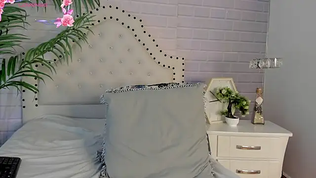 Snapshot of _Eurekaa_ chatting on March 2, 2025, 2:41 am Eurekaa online show from March 2, 2025, 2:41 am