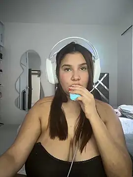 ValleryParker online show from November 2, 2025, 9:28 pm