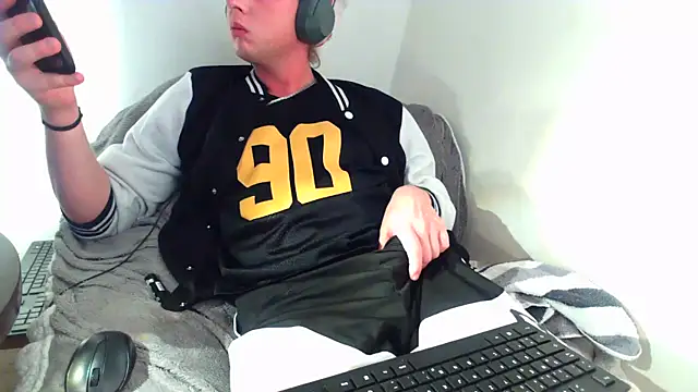 Snapshot of Tobi907790 chatting on November 26, 2025, 11:39 pm Tobi907790 online show from November 26, 2025, 11:39 pm