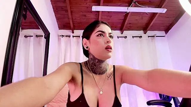 danna berlin  online show from March 4, 2025, 7:22 pm