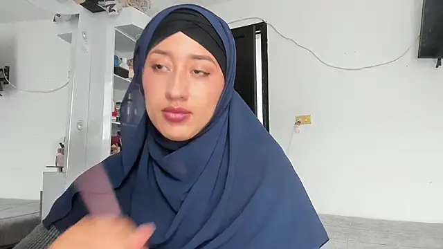 Snapshot of adila_anich chatting on September 18, 2025, 5:37 pm adila anich online show from September 18, 2025, 5:37 pm