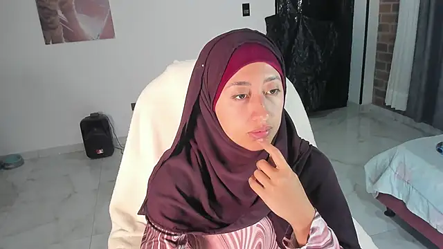 Snapshot of adila_anich chatting on January 9, 2026, 12:35 am adila anich online show from January 9, 2026, 12:35 am