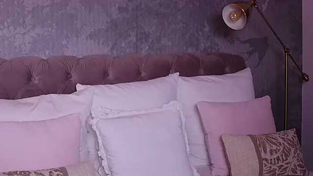 AngelaFay online show from February 4, 2026, 7:03 am