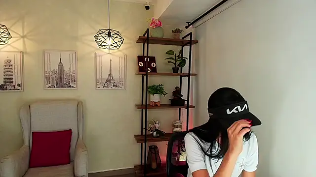 Sassy--Girl online show from February 11, 2026, 6:13 pm