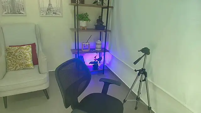 Sassy--Girl online show from April 8, 2026, 7:03 pm