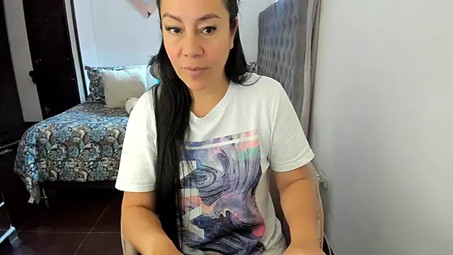Snapshot of jlove_bss chatting on February 28, 2025, 3:37 pm jlove bss online show from February 28, 2025, 3:37 pm