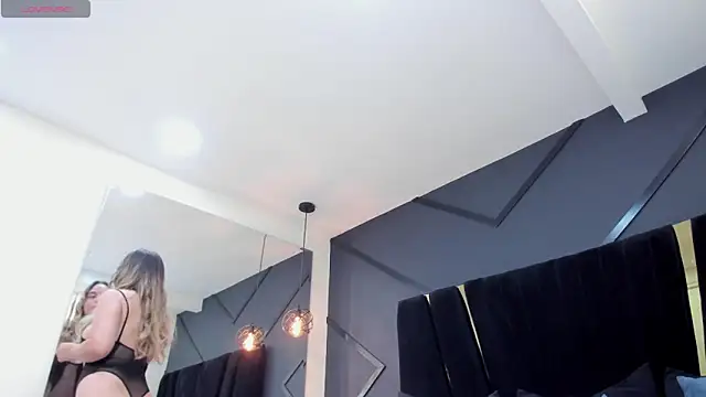 princesaparis online show from March 13, 2026, 5:19 pm