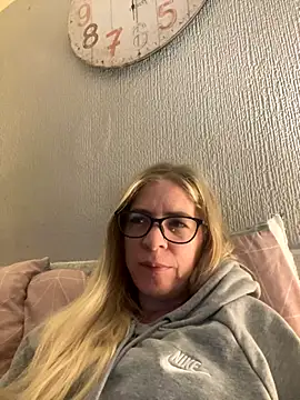 Snapshot of jayjencam chatting on October 6, 2025, 9:01 pm jayjencam online show from October 6, 2025, 9:01 pm