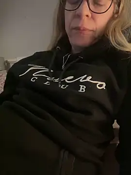 Snapshot of jayjencam chatting on February 15, 2026, 7:43 pm jayjencam online show from February 15, 2026, 7:43 pm