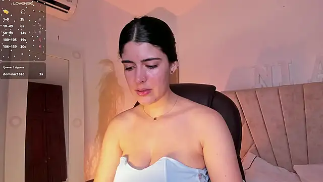  Niah  online show from February 12, 2025, 9:01 pm