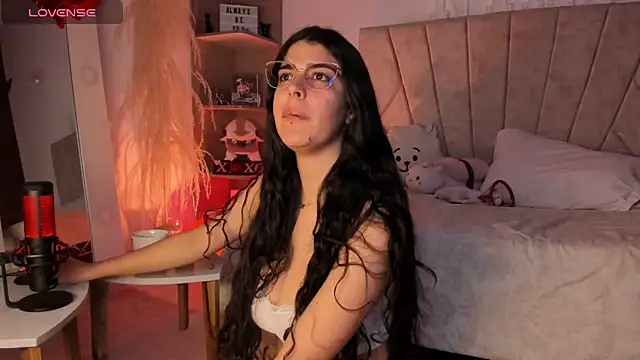  Niah  online show from February 18, 2025, 9:20 pm