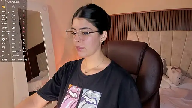  Niah  online show from March 21, 2025, 1:02 am