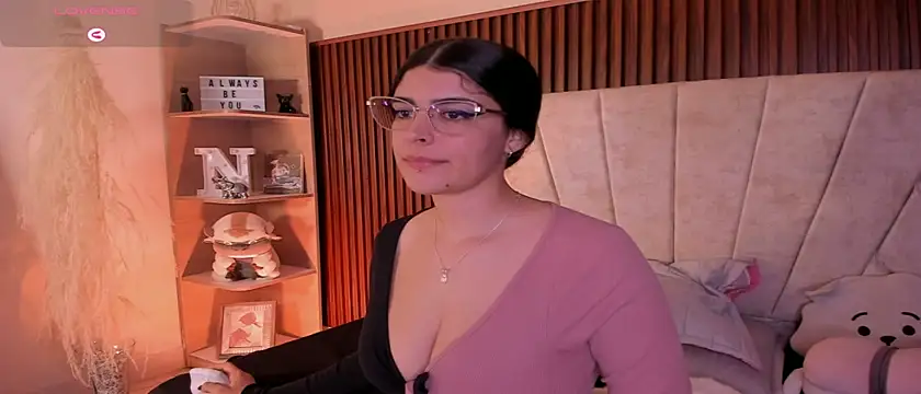  Niah  online show from October 21, 2025, 8:09 pm