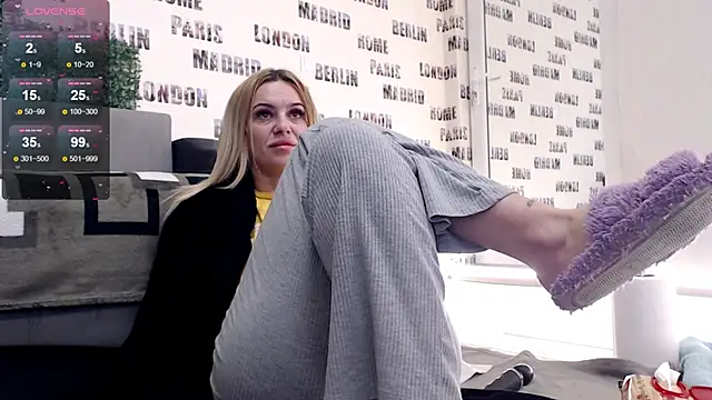sweetdaiana23 online show from January 18, 2025, 11:33 pm
