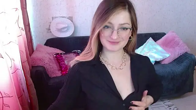 Snapshot of Arielsssplash chatting on May 12, 2026, 5:37 am Arielsssplash online show from May 12, 2026, 5:37 am