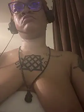 nickytheehawtie online show from April 14, 2026, 2:50 am