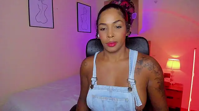 AitanaBrown  online show from September 18, 2025, 9:28 pm