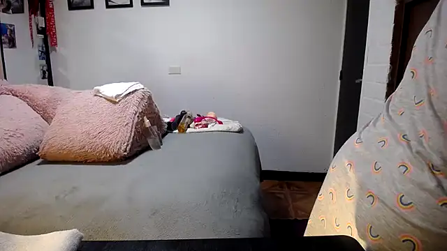 maturehoxx online show from September 14, 2025, 3:49 am