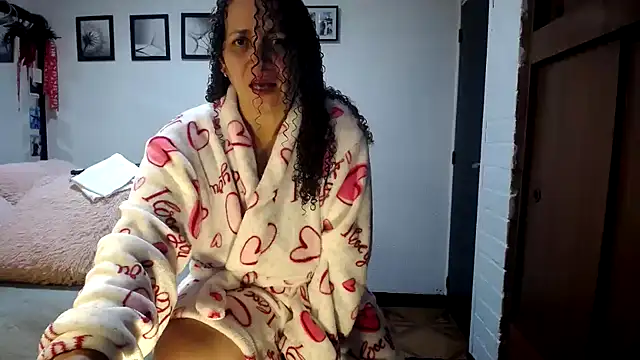 maturehoxx online show from September 18, 2025, 11:40 pm