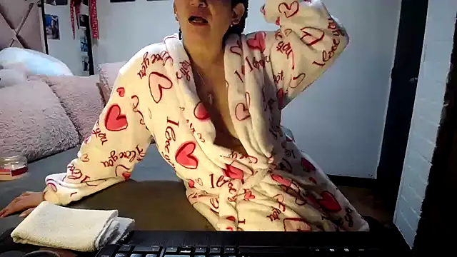 maturehoxx online show from October 2, 2025, 11:01 pm