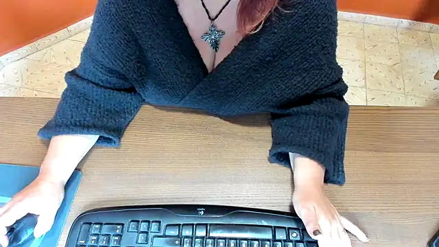 NikkiHolland online show from April 8, 2026, 8:03 am