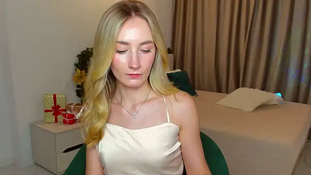 bella  rose online show from December 18, 2024, 7:19 pm